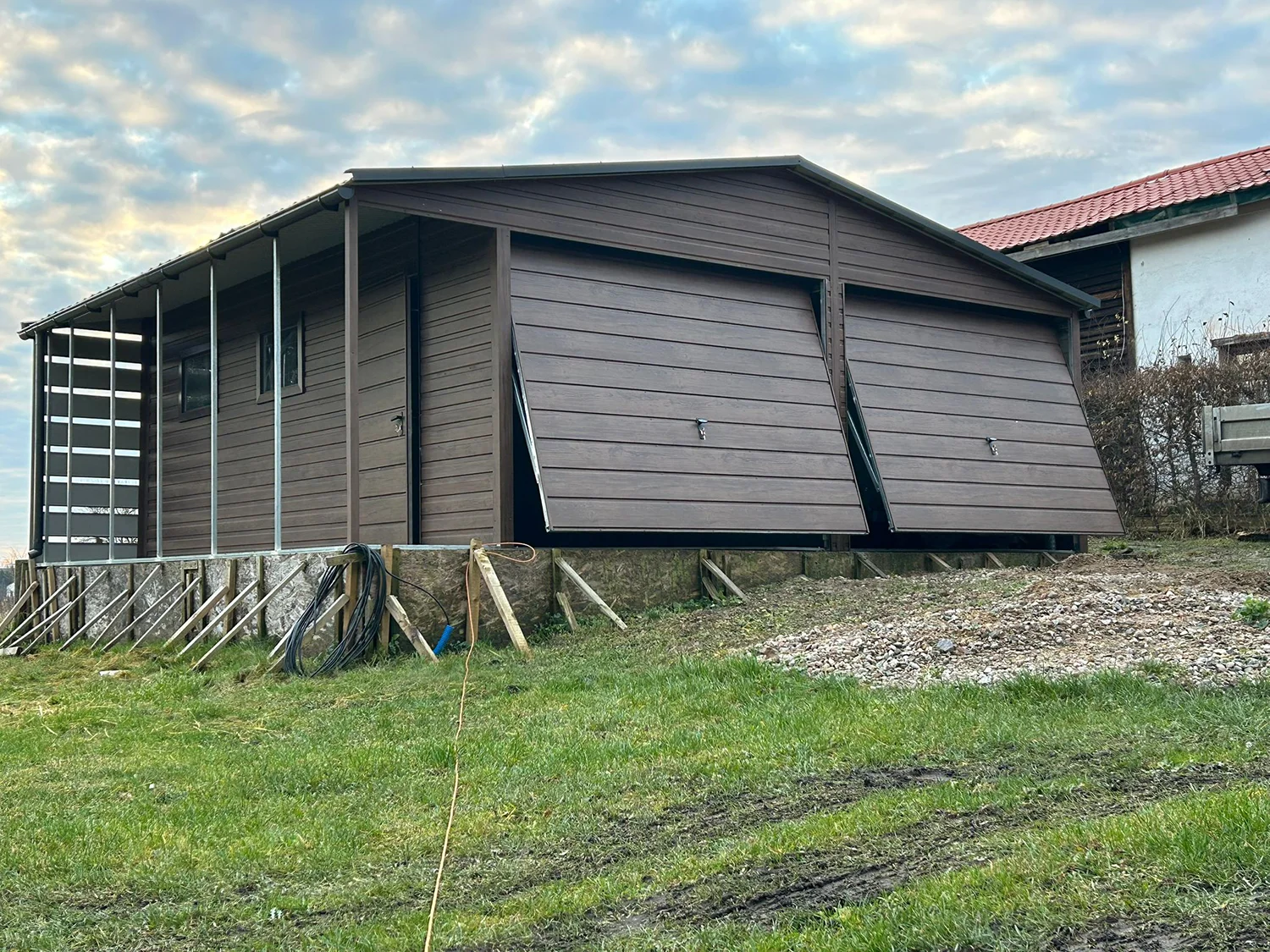 Garaż blaszany 7x6 Ciemny Orzech - obrazek 4