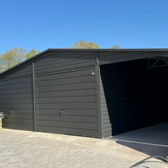 Garaż blaszany 8x6 z pomieszczeniem gospodarczym 2x6 dwie bramy grafit mat automat rynny