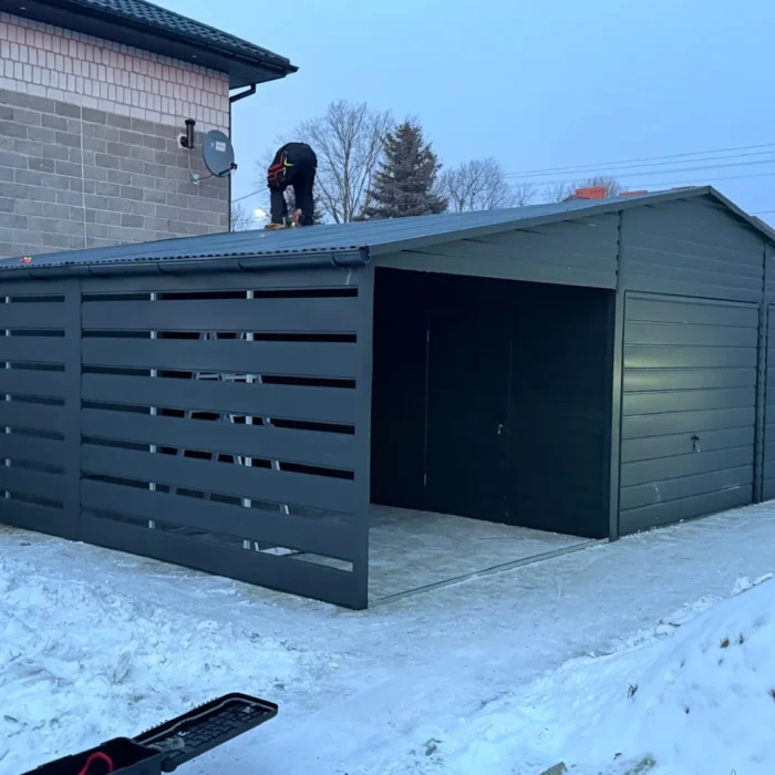 Garaż blaszany 9x6 z wiatą 3x6 grafit mat dwuspadowy