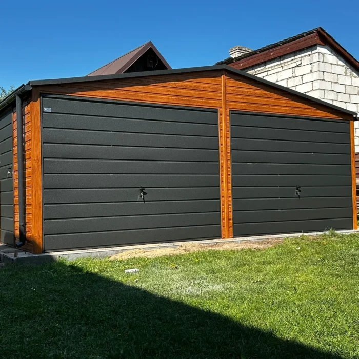 Garaż blaszany 6x6 drewnopodobny Multigloss bramy i drzwi antracyt dwuspadowy